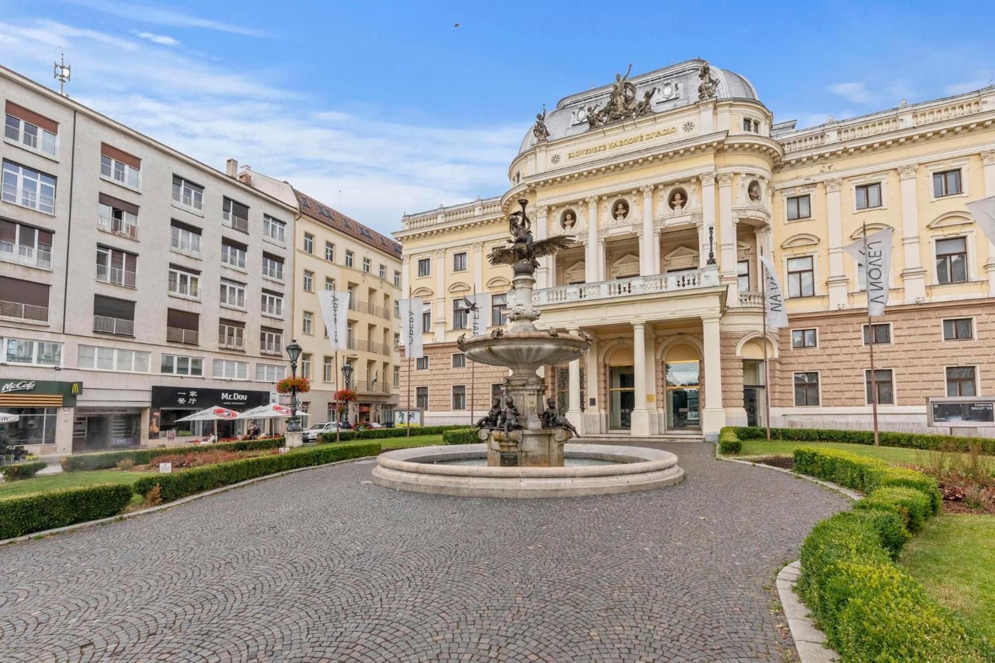 Family Hub In Centre Lejlighed Bratislava Eksteriør billede